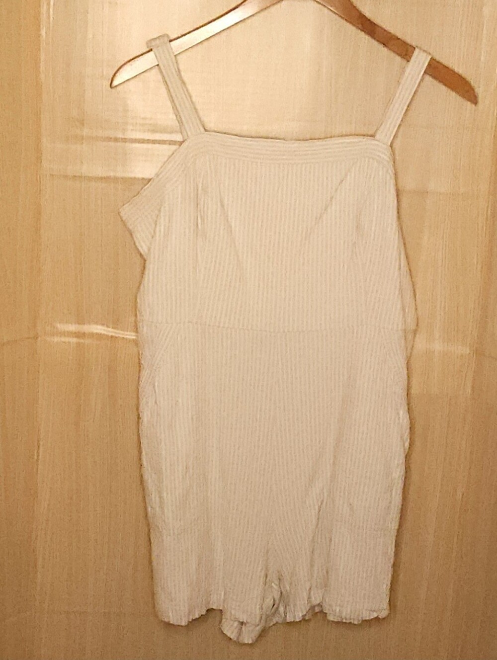 Old Navy women’s cream tan stripe sleeveless linen blend romper XL.
